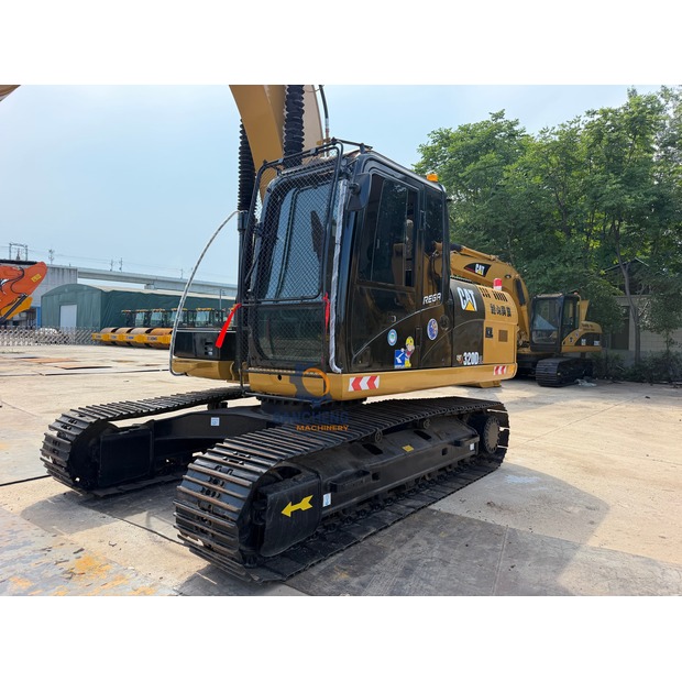 2019 Caterpillar 320D2L-49025451