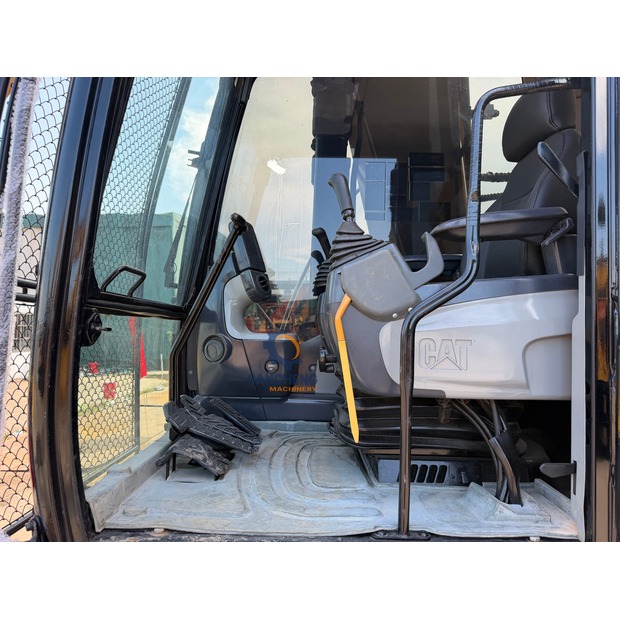 2019 Caterpillar 320D2L-49025452