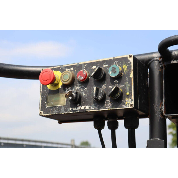 2011 Niftylift HR12 NDE-49026423