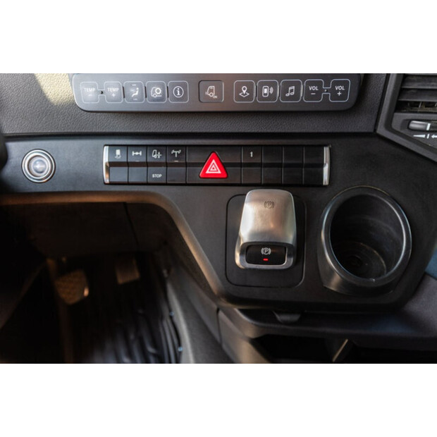 2023 Mercedes-Benz AROCS 1951-49027390