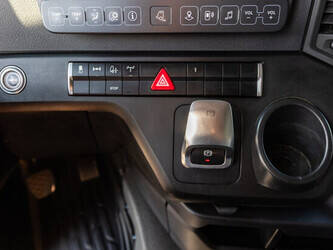 2023-mercedes-benz-arocs-1951-49027390