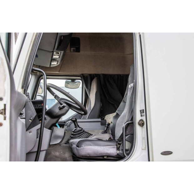 2001 Renault Premium 320-49027413