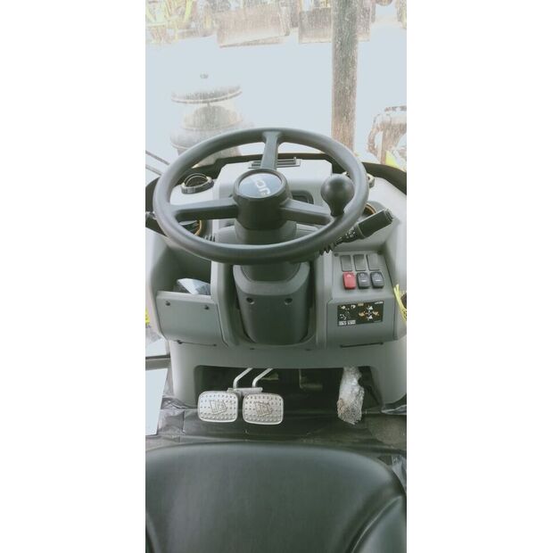 2025 جيه سي بي 3CX-49029600