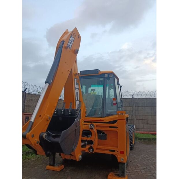 2024 جيه سي بي 3DX-49029684