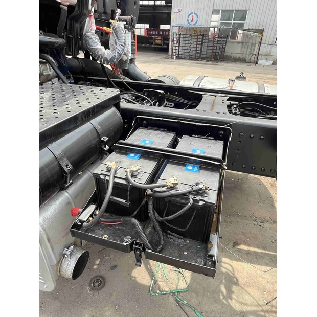 2024 SHACMAN F3000-49031215