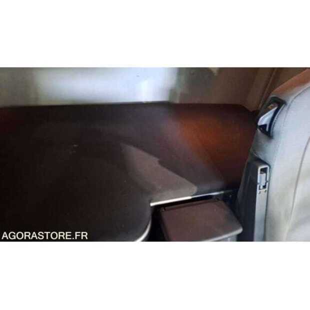 2017 Iveco 440S42-49033546