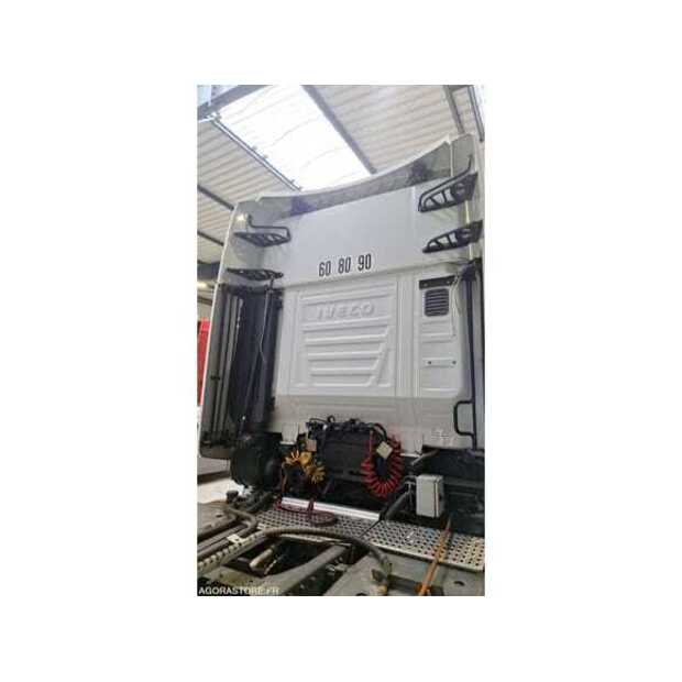 2017 Iveco 440S42-49033560