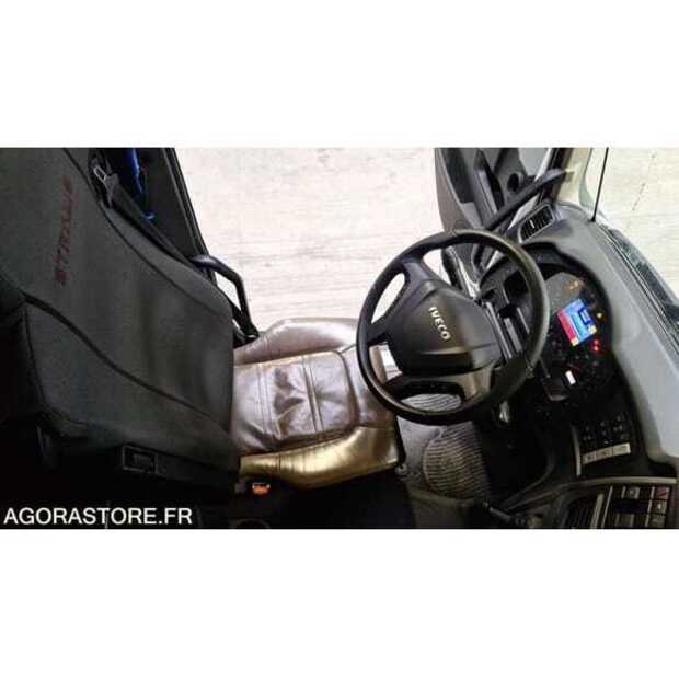 2017 Iveco 440S42-49033562