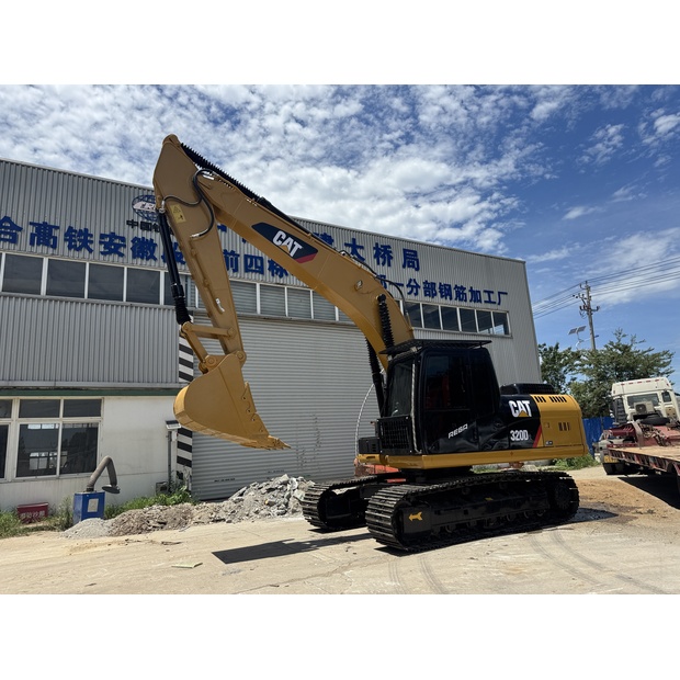 2023 Caterpillar 320D2-49034353