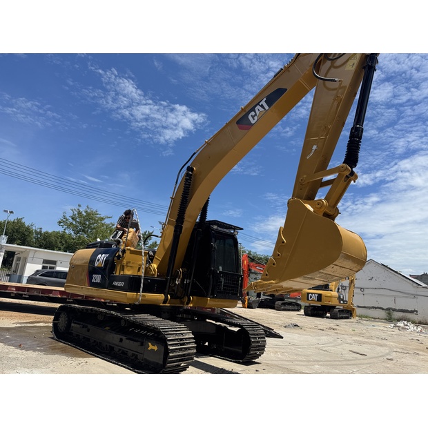 2023 Caterpillar 320D2-49034354