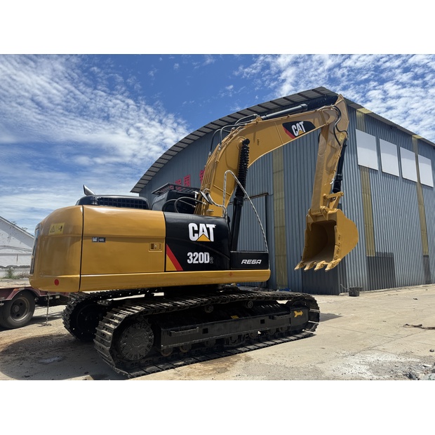2023 Caterpillar 320D2-49034355
