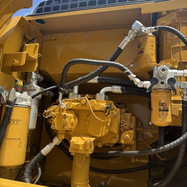 2023 Caterpillar 320D2-49034356