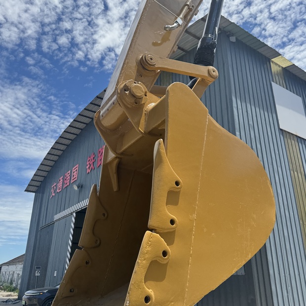 2023 Caterpillar 320D2-49034357