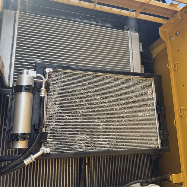 2023 Caterpillar 320D2-49034358