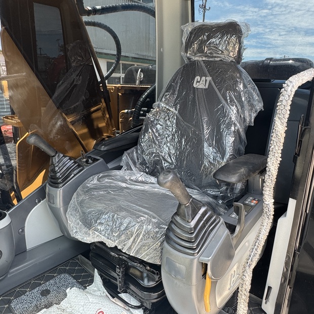 2023 Caterpillar 320D2-49034359