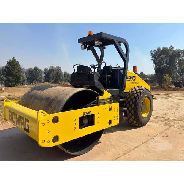 2010 بوماج BW212D-40-49037027