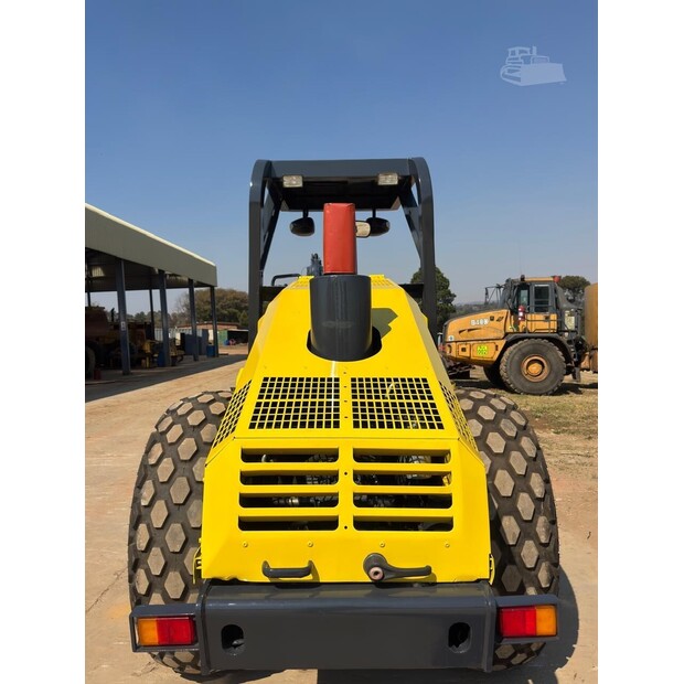 2010 بوماج BW212D-40-49037030