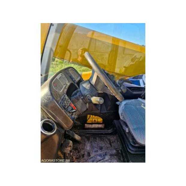 2012 جيه سي بي 5TC-49037972