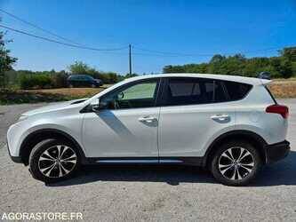 2015-toyota-rav4-49038416