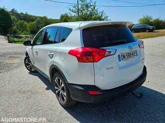 2015-toyota-rav4-49038417