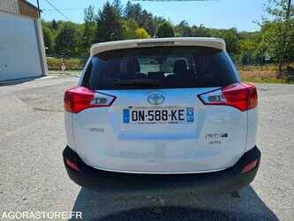 2015-toyota-rav4-49038418