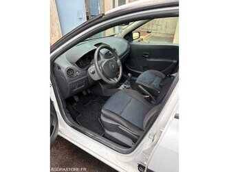 2008-renault-clio-1486058-49038555