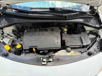 2008-renault-clio-1486058-49038556