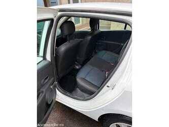 2008-renault-clio-1486058-49038564
