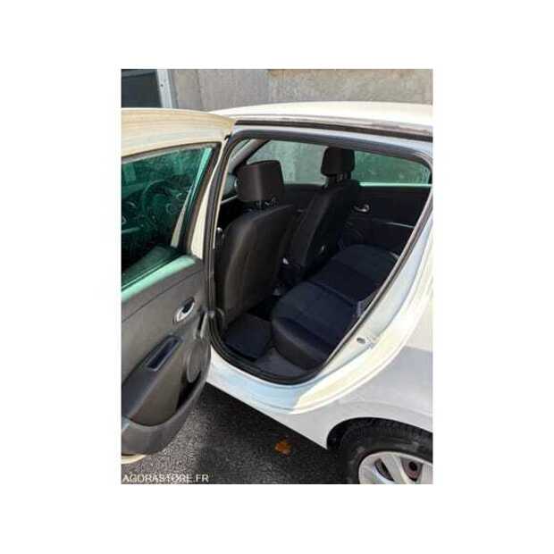 2010 رينو Clio-49038577