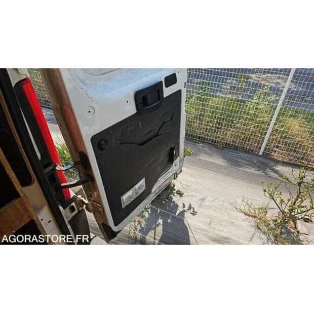 2018 Peugeot BOXER-49038628
