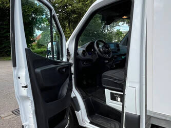 2021-mercedes-benz-sprinter-316-1467654-49050700