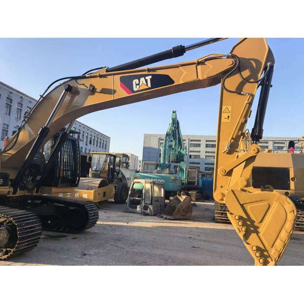 2025 Caterpillar 330D2L-49052440
