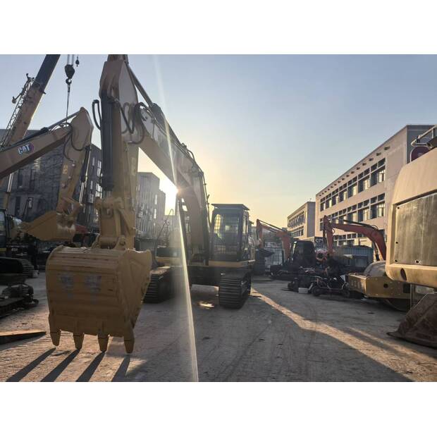 2025 Caterpillar 330D2L-49052444