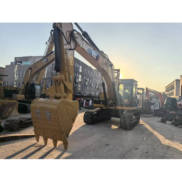 2025 Caterpillar 330D2L-49052445