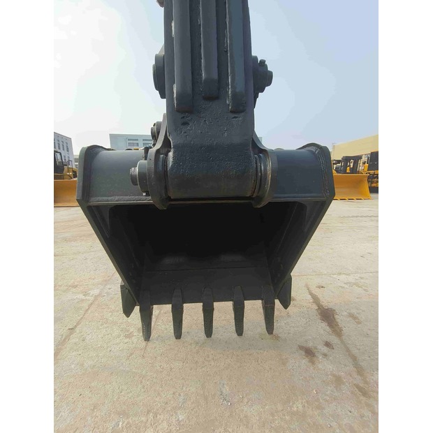 2024 Hyundai R220LC-49052551