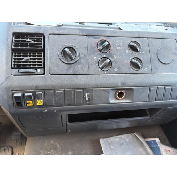 2002 MAN LE 220-49054044