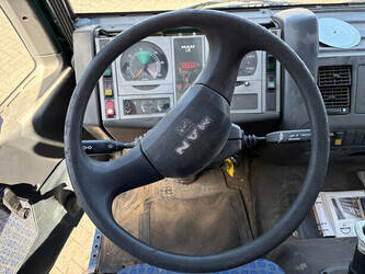 2002-man-le-220-1486708-49054046