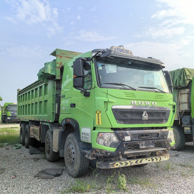 2023 HOWO T7H400-49055550