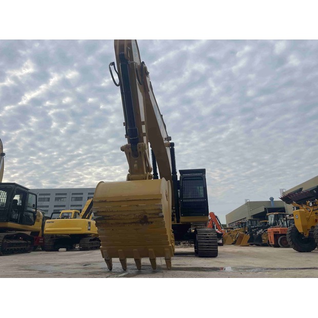 2025 كاتربيلر 330D2L-49058232