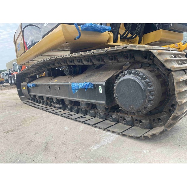 2025 كاتربيلر 330D2L-49058235