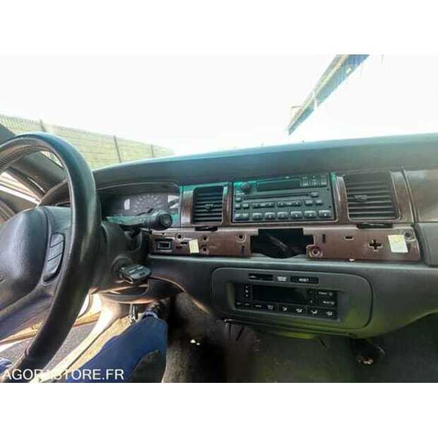 2000 لينكولن Town Car-49061659