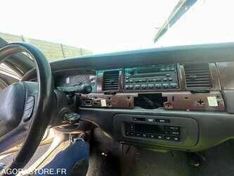 2000-lincoln-town-car-1486952-49061659