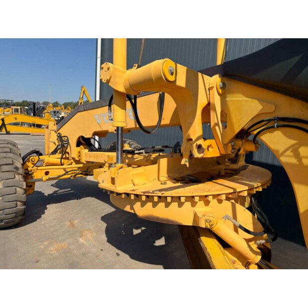 2011 فولفو G946-49063124