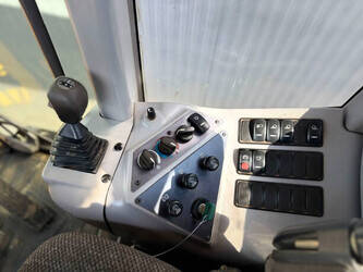 2011-volvo-g946-49063149