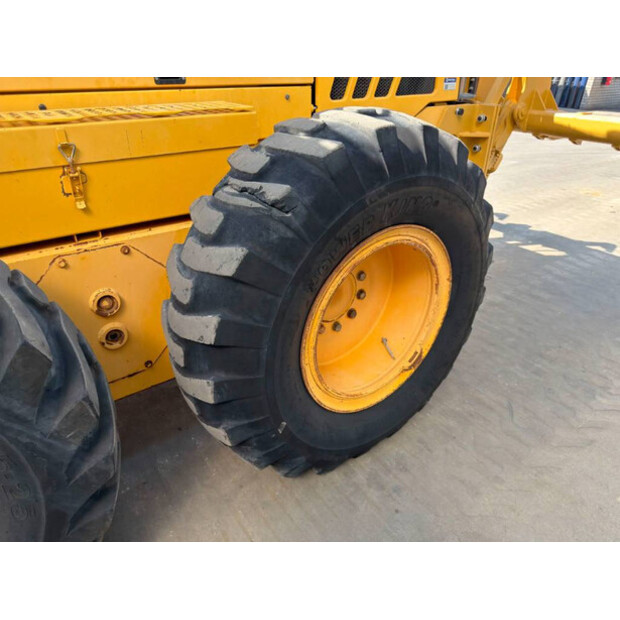 2011 فولفو G946-49063153