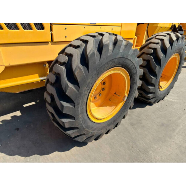 2011 فولفو G946-49063154
