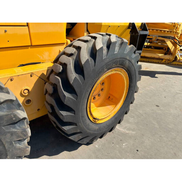 2011 فولفو G946-49063155