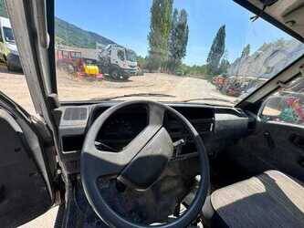 mazda-bongo-49069987
