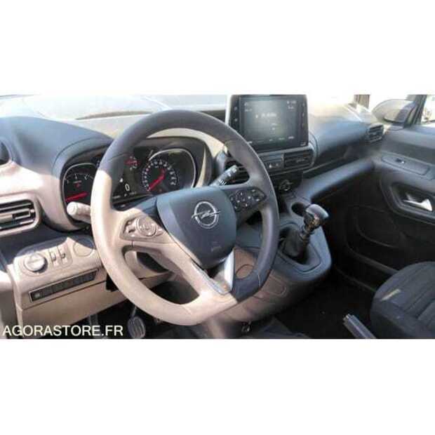 2025 Peugeot 3008-49070126