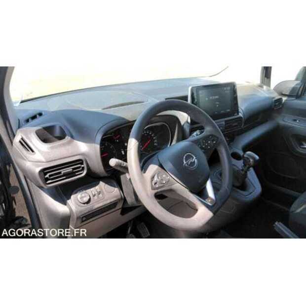 2025 Peugeot 3008-49070127